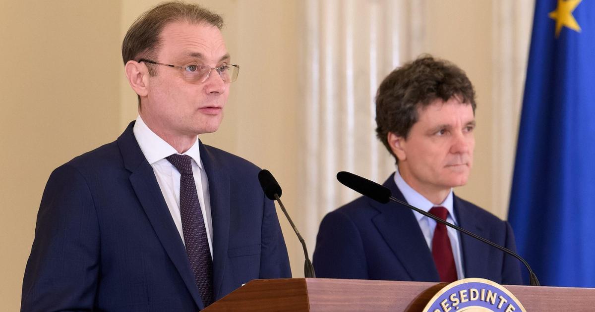 Consultări pentru guvernare: Niculescu vizează obținerea votului de învestitură Premierul desemnat, LUCA NICULESCU, începe joi, 5 octombrie 2026, seria de consultări cu partidele parlamentare în vederea obținerii unui vot de învestitură pentru cabinetul pe care îl propune și pentru programul de guvernare