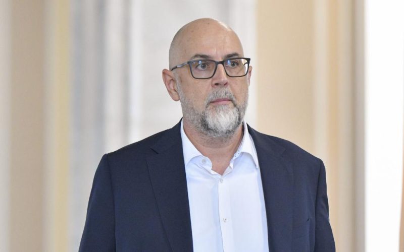 Kelemen Hunor mizează pe Luca Niculescu pentru formarea unui nou guvern Kelemen Hunor, liderul UDMR, și-a exprimat joi speranța că Luca Niculescu va reuși să cristalizeze o majoritate parlamentară pentru formarea unui nou guvern, estimând șansele acestuia la „80%”