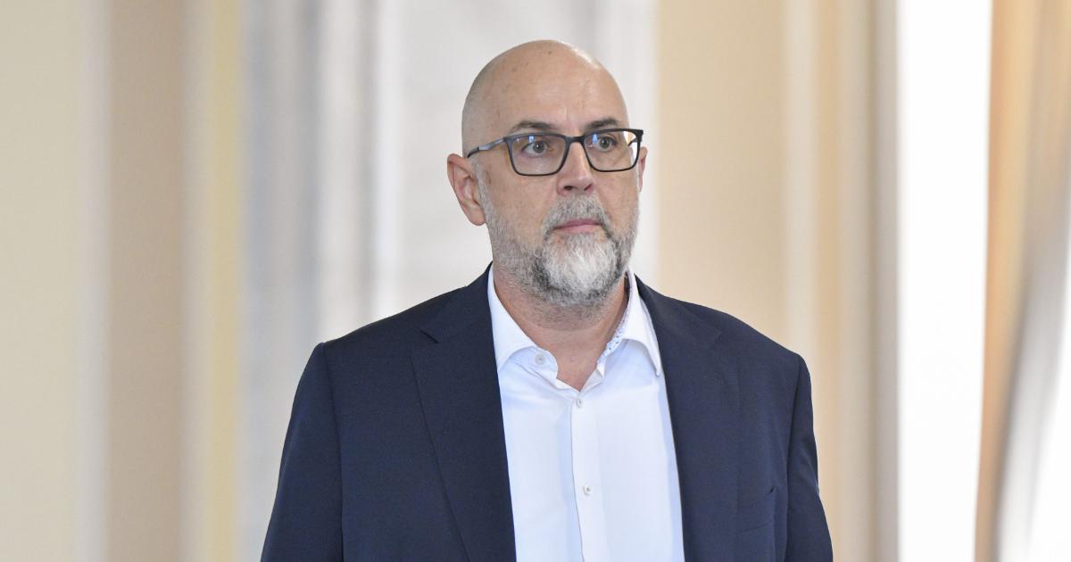 Kelemen Hunor mizează pe Luca Niculescu pentru formarea unui nou guvern Kelemen Hunor, liderul UDMR, și-a exprimat joi speranța că Luca Niculescu va reuși să cristalizeze o majoritate parlamentară pentru formarea unui nou guvern, estimând șansele acestuia la „80%”