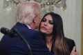 Donald Trump s-a distanțat public de Kimberly Guilfoyle, fosta sa parteneră de viață și fostă logodnică a fiului său, Donald Trump jr., după ce administrația de la Casa Albă i-ar fi cerut demisia din funcția de ambasadoare a Statelor Unite în Grecia