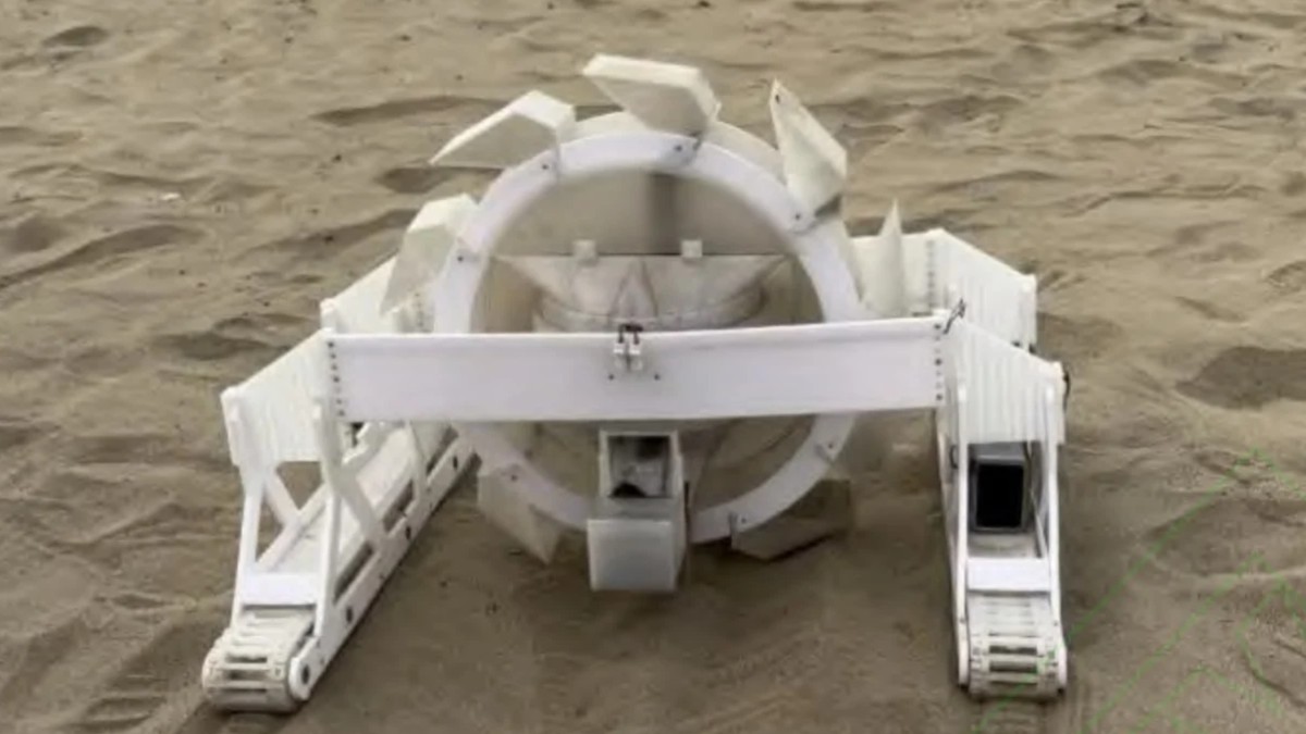 Robot autonom extrage fier din nisipul deșertului Taklamakan Cercetătorii din China au demarat teste pe teren pentru un robot autonom, capabil să proceseze nisipul și să extragă fier direct din deșertul Taklamakan