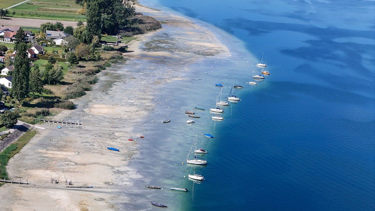 Lacul Constanța, cea mai mare sursă de apă potabilă din Europa Centrală, se confruntă cu o secetă alarmantă, atingând cel mai scăzut nivel din ultimii 135 de ani
